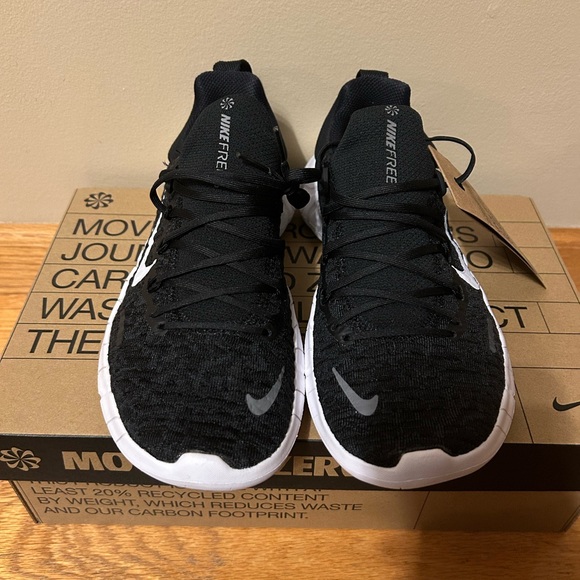 Nike Women’s Free RN 5.0 Running/Training Sneaker Black - Picture 2 of 5